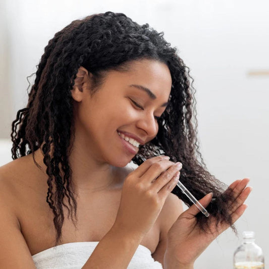 Huile de Romarin 2 en 1 – Pour des Cheveux Plus Forts et une Peau Éclatante Soin Naturel Revitalisant et Nourrissant